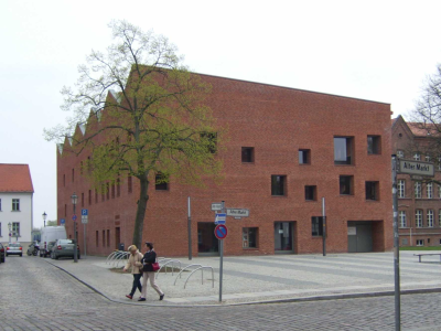 Bild der Bibiliothek „Stadtbibliothek Treptow-Koepenick / Fahrbibliothek Treptow-Köpenick Kleiner Bus“