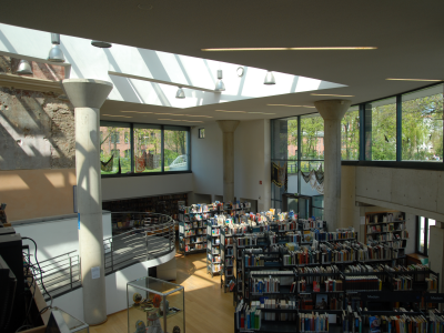 Bild der Bibiliothek „Stadtbibliothek Mitte / Bibliothek am Luisenbad“